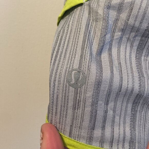 Lululemon Gray & Green Run Speed Short Size 6 - Picture 6 of 10